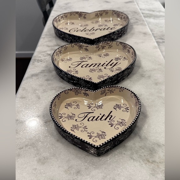 Temptations by Tara Floral Lace Set of 3 Heart Shaped Plates - Varies sizes - Picture 9 of 16